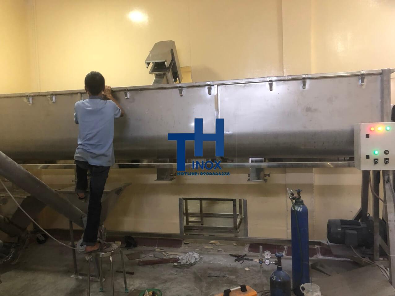 may-tron-cong-nghiep-nam-ngang