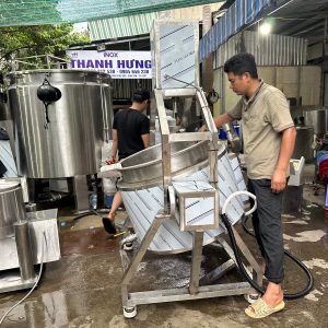 Nồi nấu có cánh khuấy lật nghiêng 300l