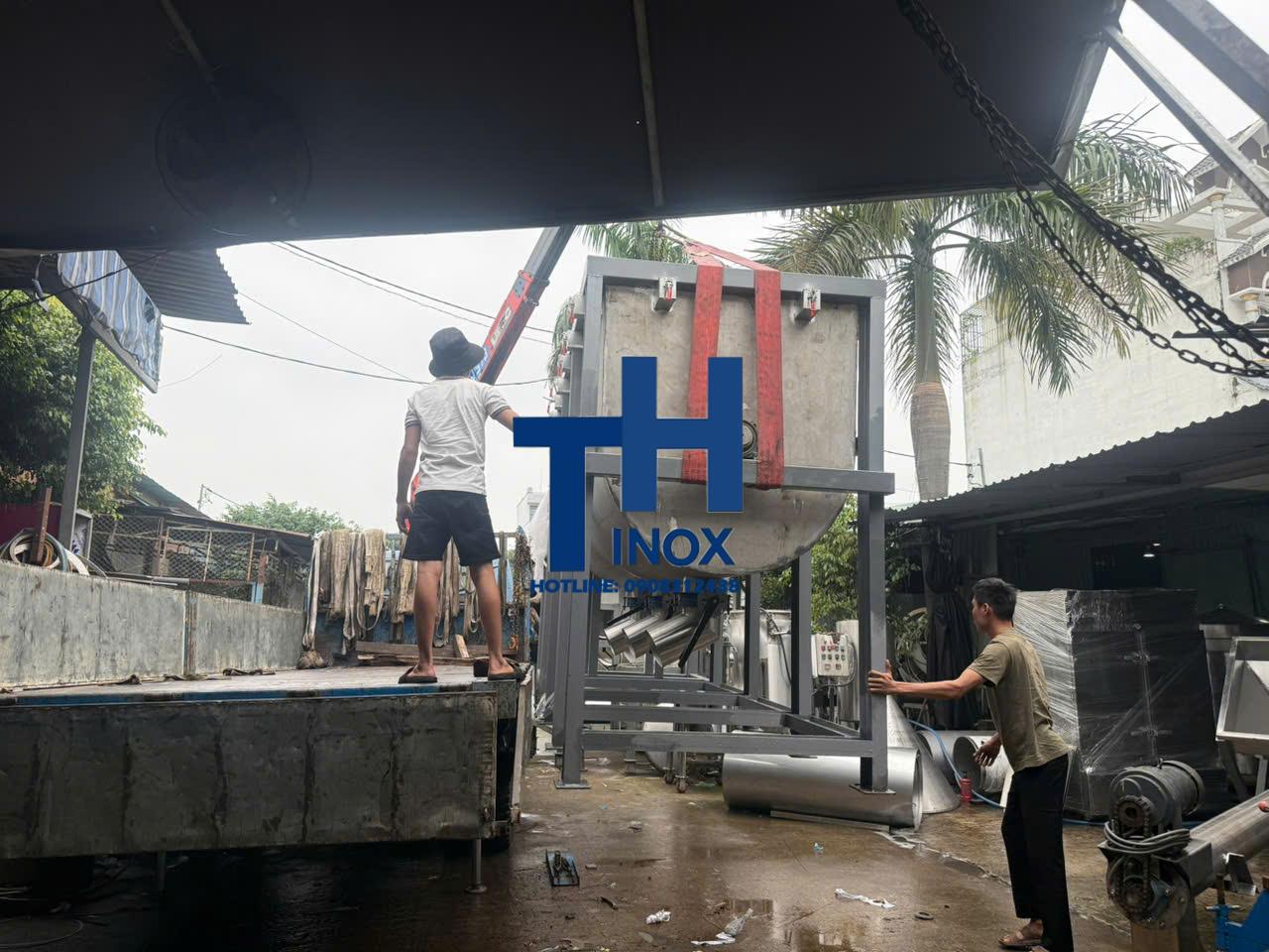 Máy trộn vít tải 2 tấn