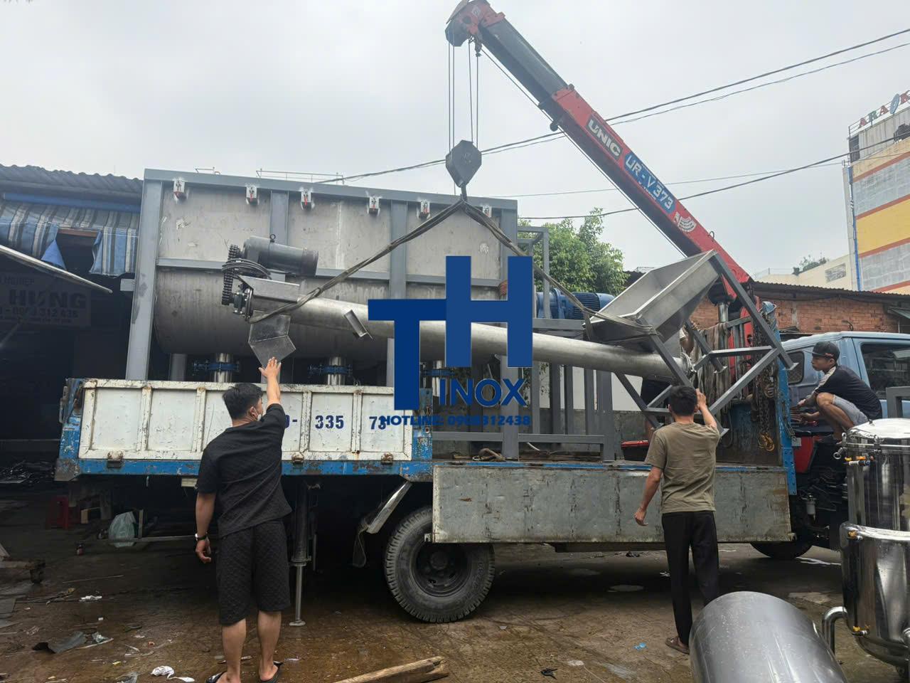 BỒN TRỘN 2 TẤN KÈM VÍT TẢI